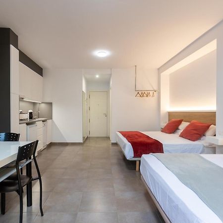 Apartamentos enfrente del Museo Dalí Figueres  Exterior foto