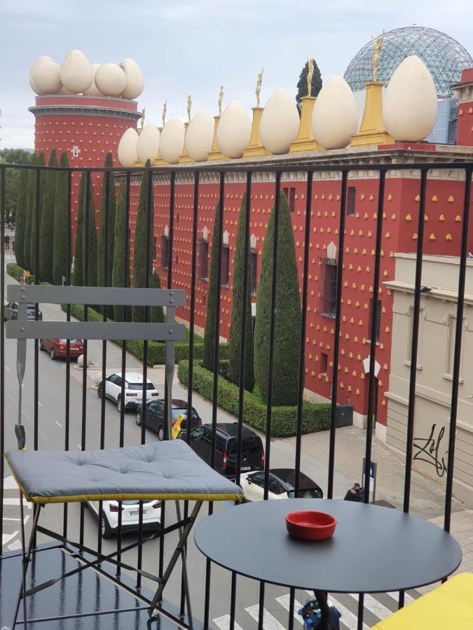 Apartamentos enfrente del Museo Dalí Figueres  Exterior foto