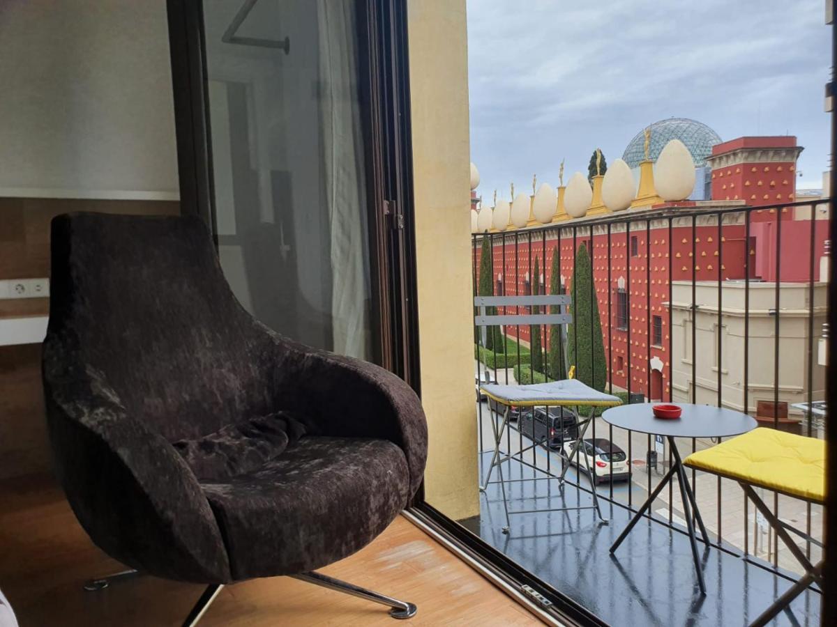 Apartamentos enfrente del Museo Dalí Figueres  Exterior foto