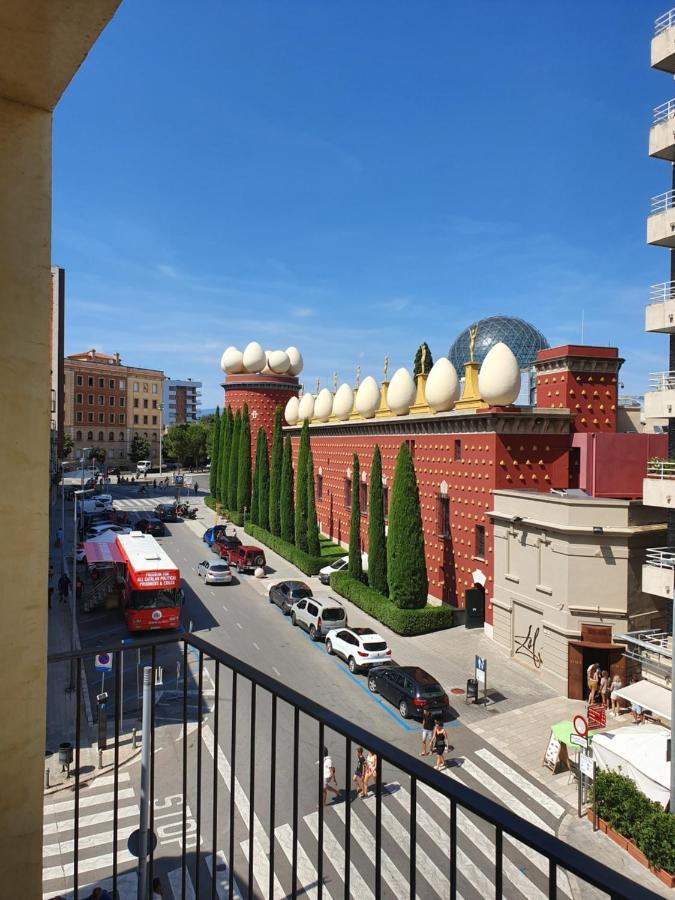 Apartamentos enfrente del Museo Dalí Figueres  Exterior foto